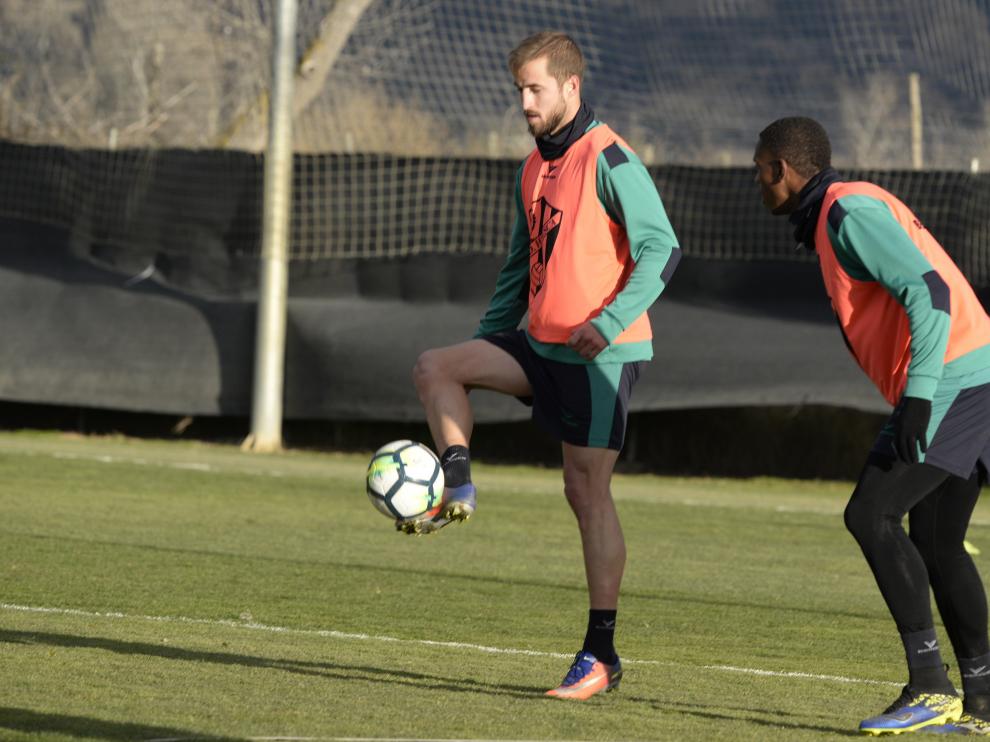 El toledano Jorge Pulido en un entrenamiento de esta semana, junto a su inseparable compañero en el centro de la defensa Jair Amador.