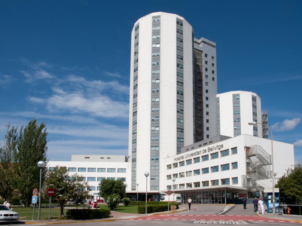 La joven que recibió un disparo de su pareja en Torredembarra fue trasladada al hospital de Bellvitge, en la imagen, donde ha fallecido de madrugada.
