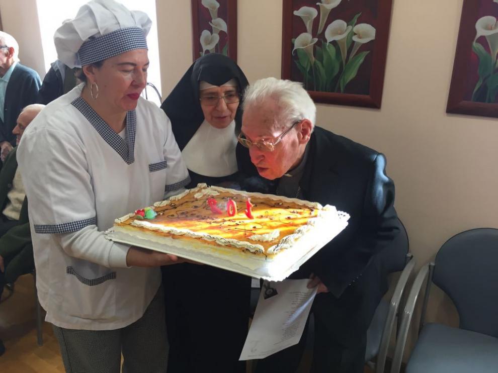 Damián Iguacen sopló las velas por su 102 cumpleaños.