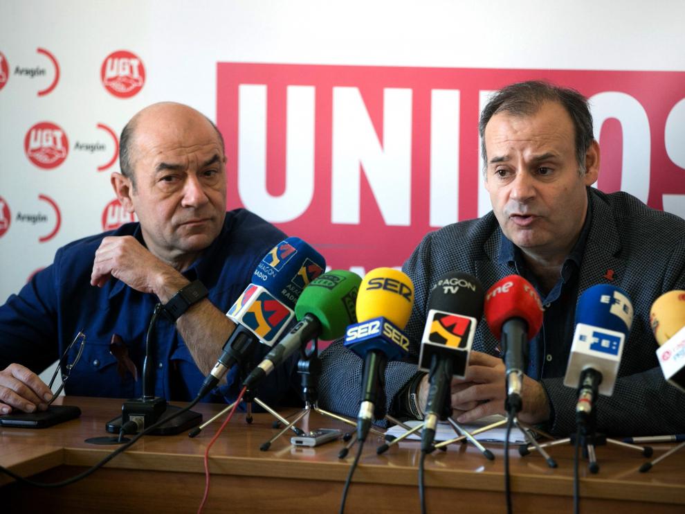 Daniel Alastuey, secretario general de UGT Aragón, y Juan Arcéiz, líder local de UGT FICA, este jueves.