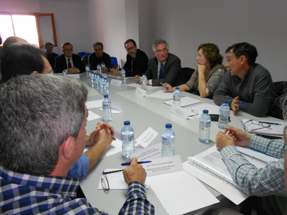 La reunión se ha mantenido en la casa de administración del embalse de El Val.