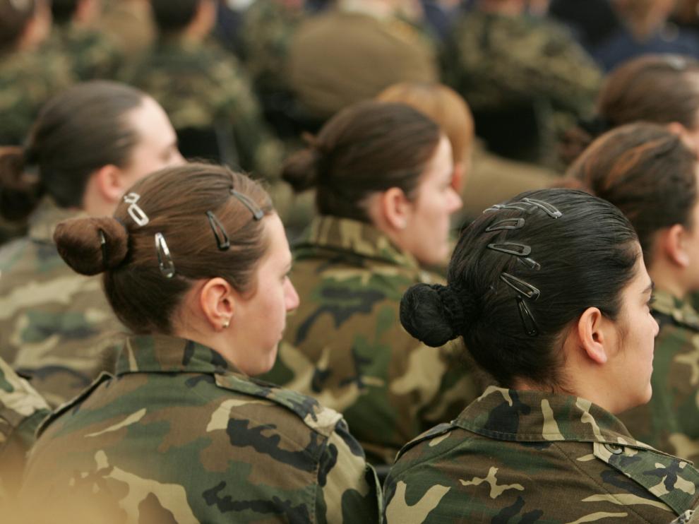 Defensa quiere incrementar la presencia de las mujeres en el Ejército