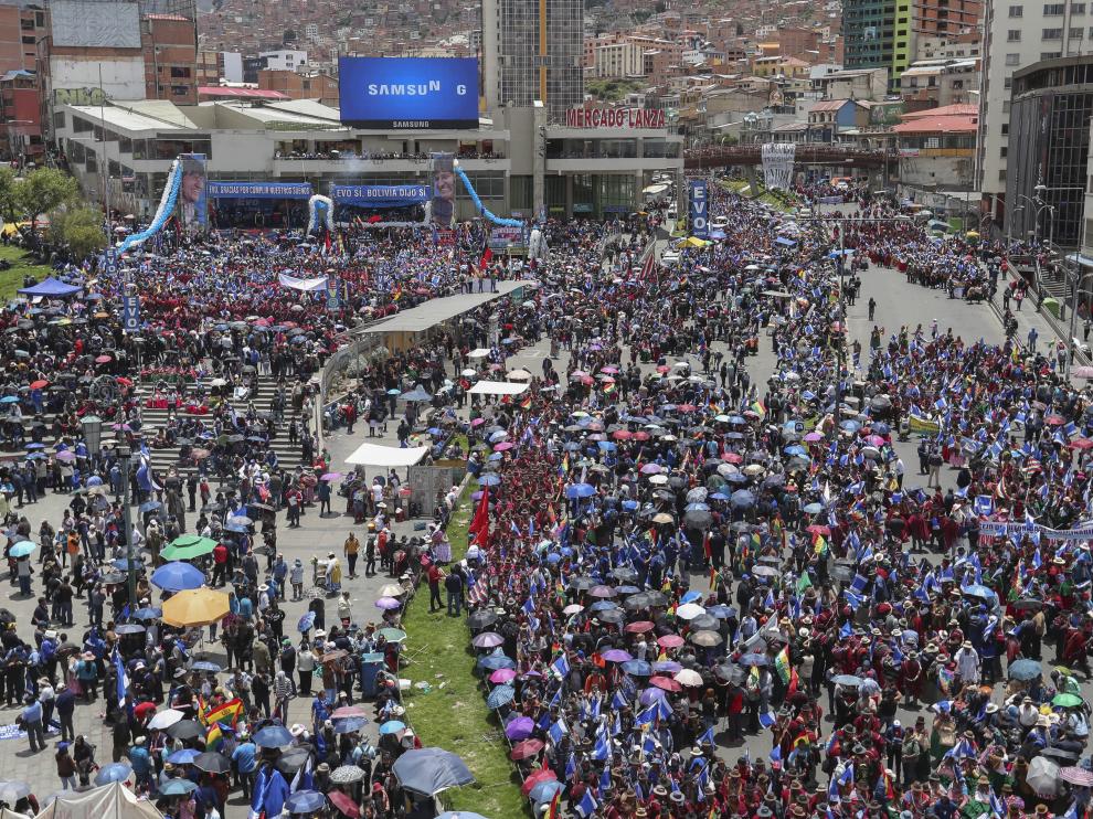 Concentración en respaldo a la candidatura de Morales en la plaza de San Francisco.