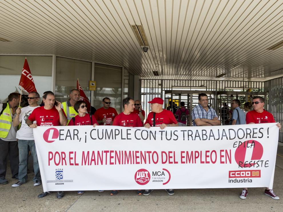 Protesta en defensa del empleo en Lear Épila, en la fábrica de Opel en Figueruelas, en junio de 2016
