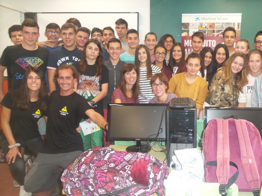 Alumnos y profesores del IES Bajo Cinca de Fraga, ganadores de varios premios por su contribución a la lucha contra el mosquito tigre.