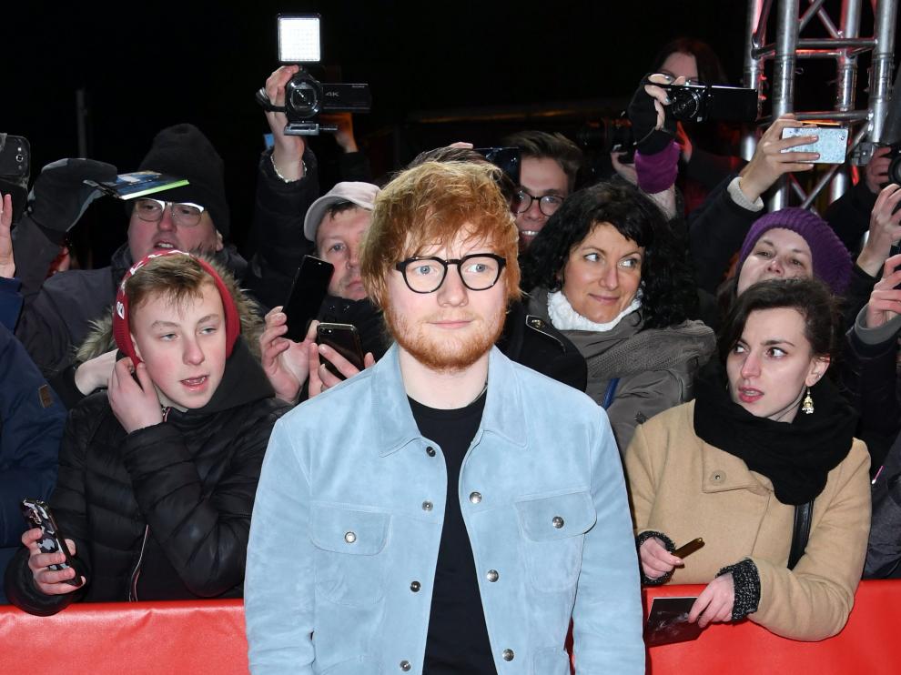 El cantante Ed Sheeran llega para el estreno de 'Songwriter'.