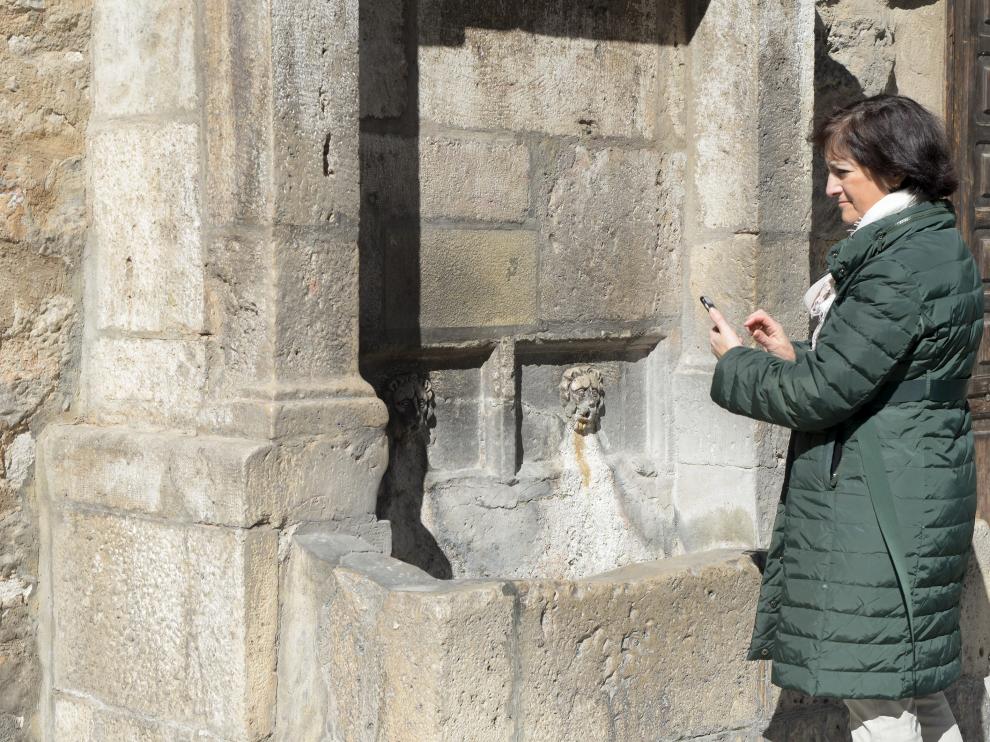 La histórica fuente de la plaza de la Catedral, seca desde octubre.