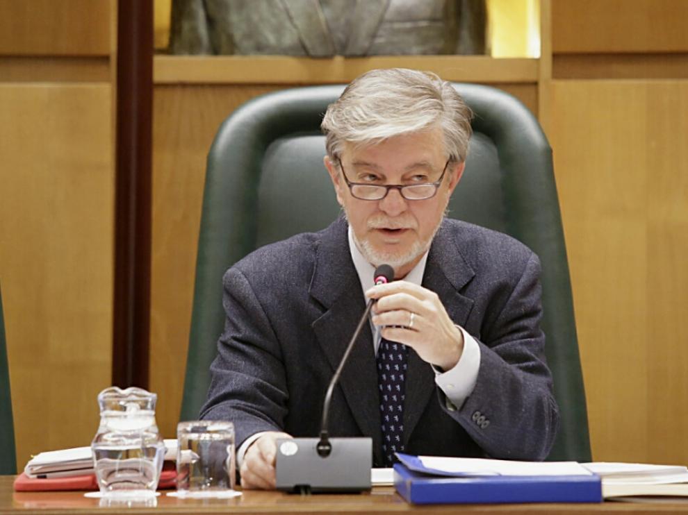 El alcalde Santisteve, durante el pleno de hoy en el que se han aprobado los presupuestos.