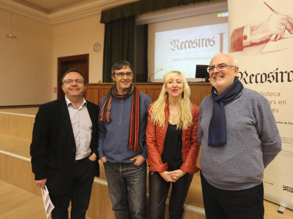 José Domingo Dueñas, Óscar Latas, Vicky Calavia y José Ignacio López Susín, antes del estreno del documental en la Facultad de Educación de Huesca