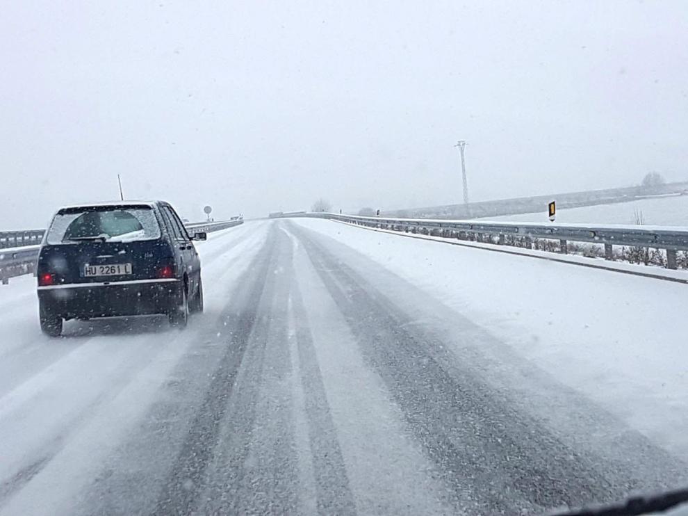 Nieve en la autovía que une Sabiñánigo con Jaca.