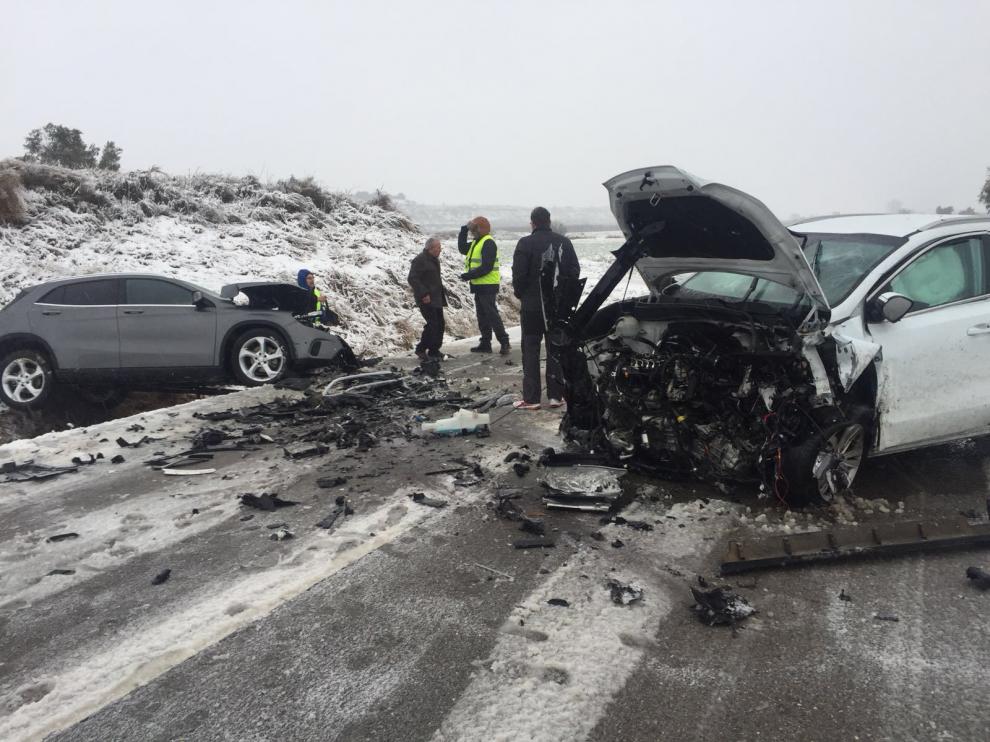 Un choque frontal en una recta de la A1234 cerca de Binaced dejó dos fallecidos.