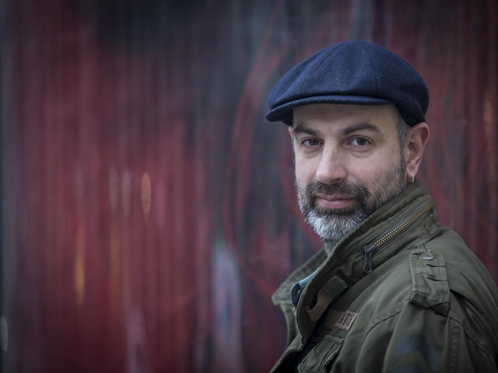 Mario de los Santos evoca a la poeta Alejandra Pizarnik y la música de Los Suaves.