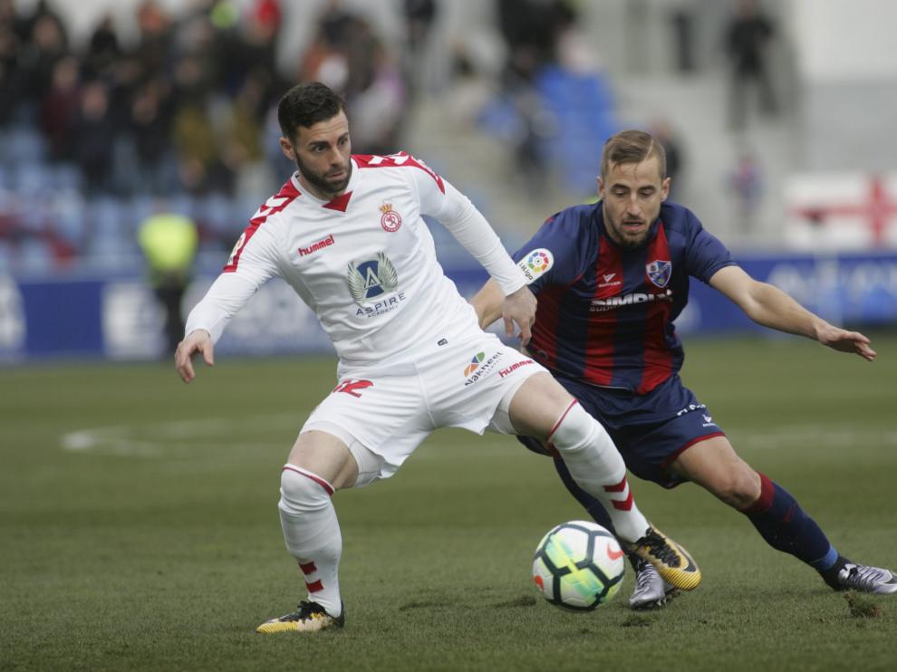 Pulido en la imagen, en el partido contra la Cultural Leonesa (1-0) se ha convertido en un jugador indispensable en defensa.