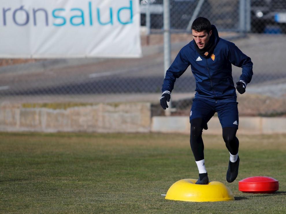 Alberto Zapater, en un entrenamiento del Real Zaragoza.
