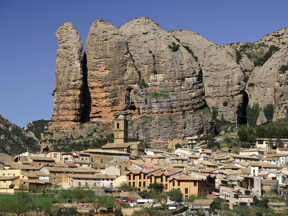 Los mallos de Agüero, en la Hoya de Huesca.