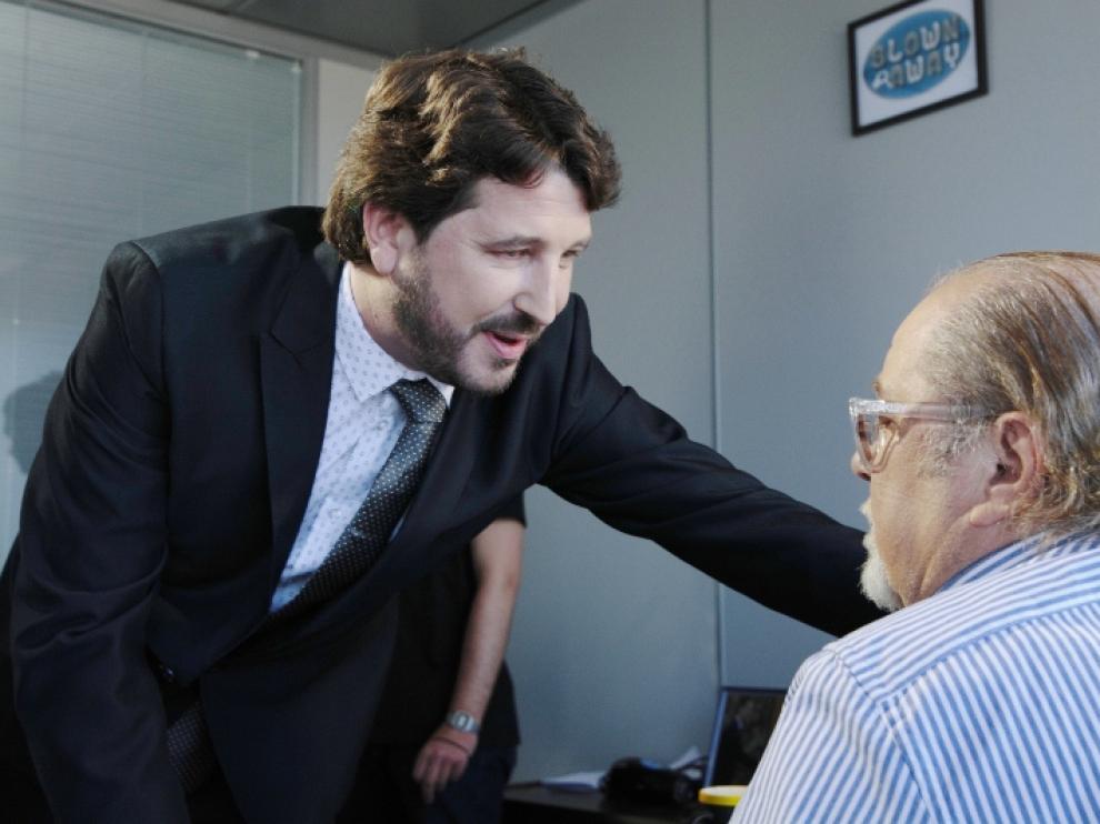 Fotograma de 'Blown Away', con Roberto Millán en primer término y Arévalo.