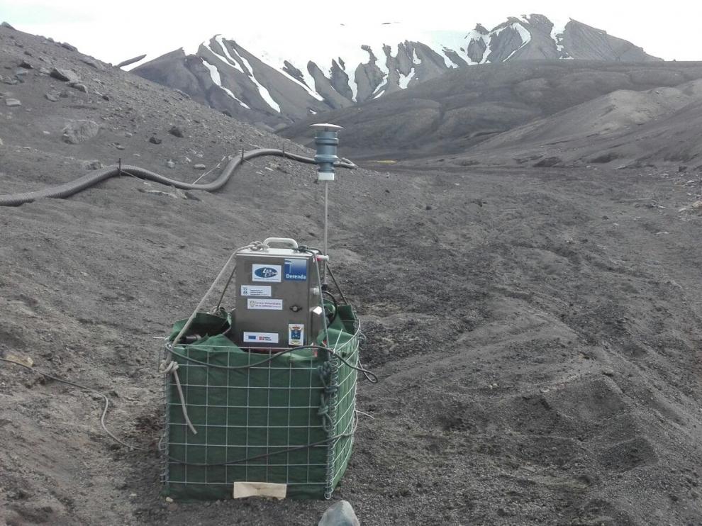 Captador de partículas de bajo volumen instalado en la isla Decepción