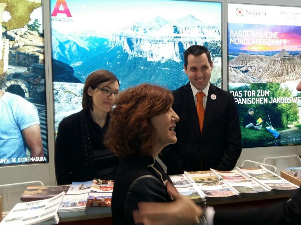 La directora general de Turismo, Marisa Romero, en el estand de Aragón en Berlín.