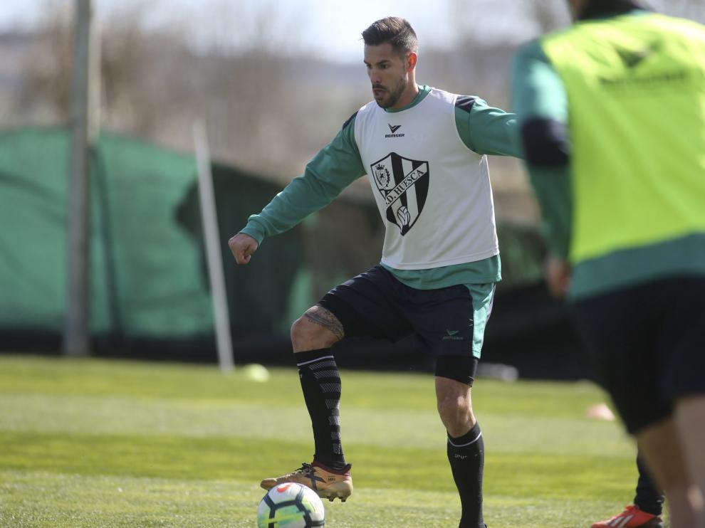 Luso Delgado entrenando con la SD Huesca.