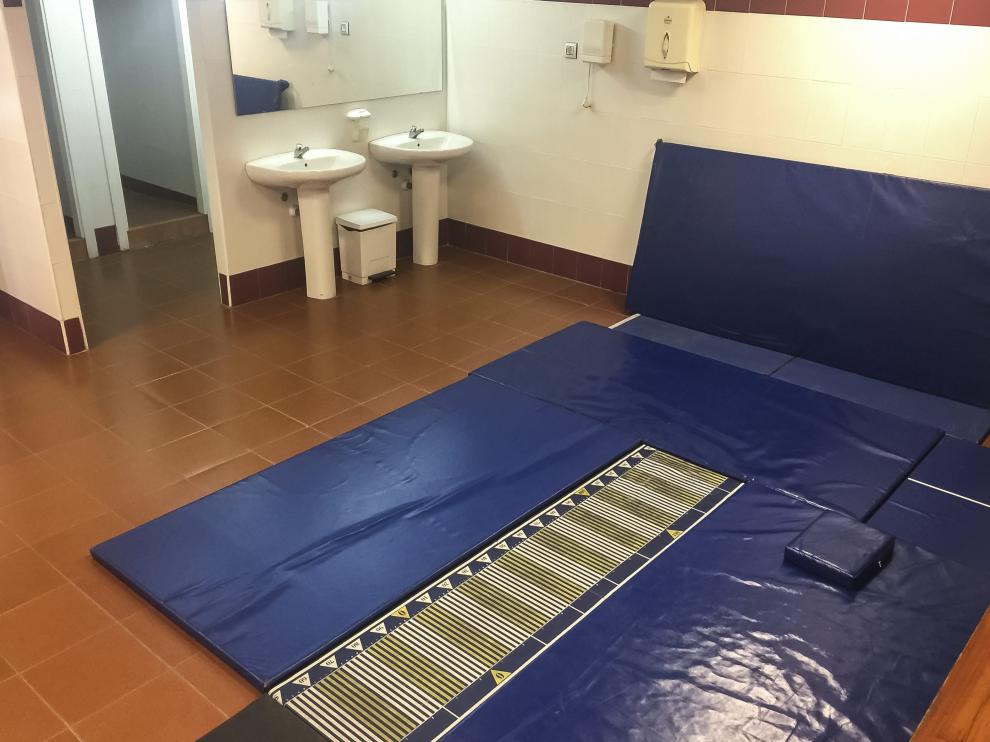 . Entre las funciones del Observatorio Militar de Igualdad y del Observatorio de la Vida Militar figuran acciones en las Fuerzas Armadas para informar y sensibilizar al personal para prevenir conductas susceptibles de ser definidas como acoso o discriminación por razón de sexo. Pero ni en uno ni otro organismo puede encuadrarse la situación vivida por las cinco mandos militares destinadas en el acuartelamiento de San Fernando de Zaragoza.Tras un año de tiras y aflojas con el delegado de Defensa