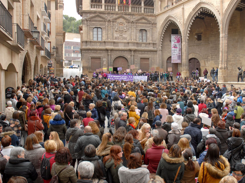 Cientos de mujeres reclaman sus derechos este 8M en Alcañiz