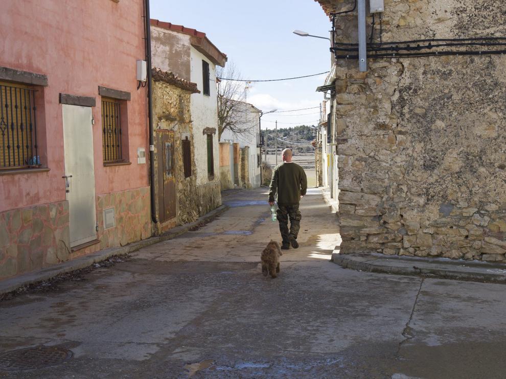 Una calle de Toril y Masegoso, localidad enclavada en los Montes Universales.