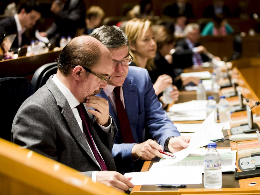 El presidente aragonés, Javier Lambán, en un pleno de las Cortes de Aragón.