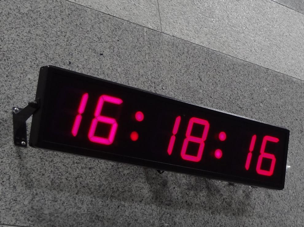 Los retrasos en los relojes digitales llegaron a ser de hasta seis minutos.