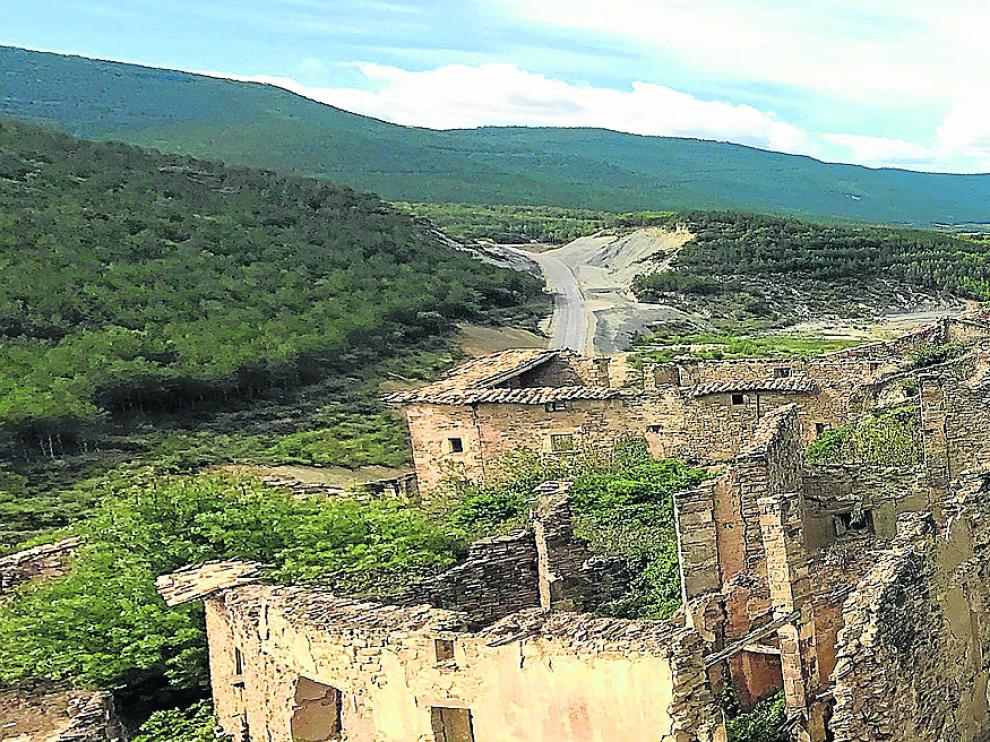 Panorámica del antiguo núcleo urbano de Ruesta, que prácticamente mantiene íntegra su trama.