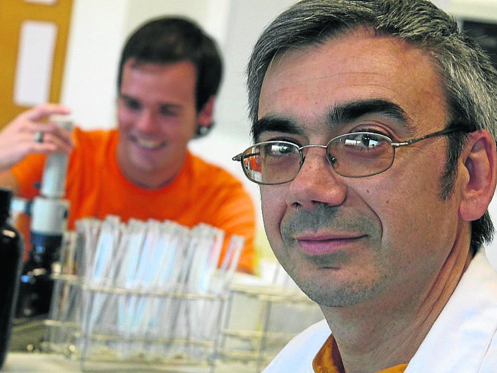 David Badía, en el laboratorio donde imparte sus clases prácticas.