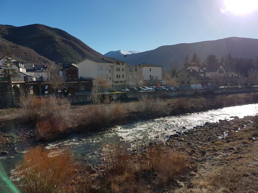 El río Gállego a su paso por Biescas.