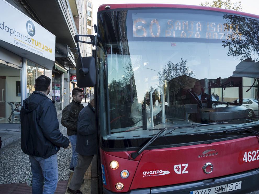 Imagen de un autobús de la línea 60.