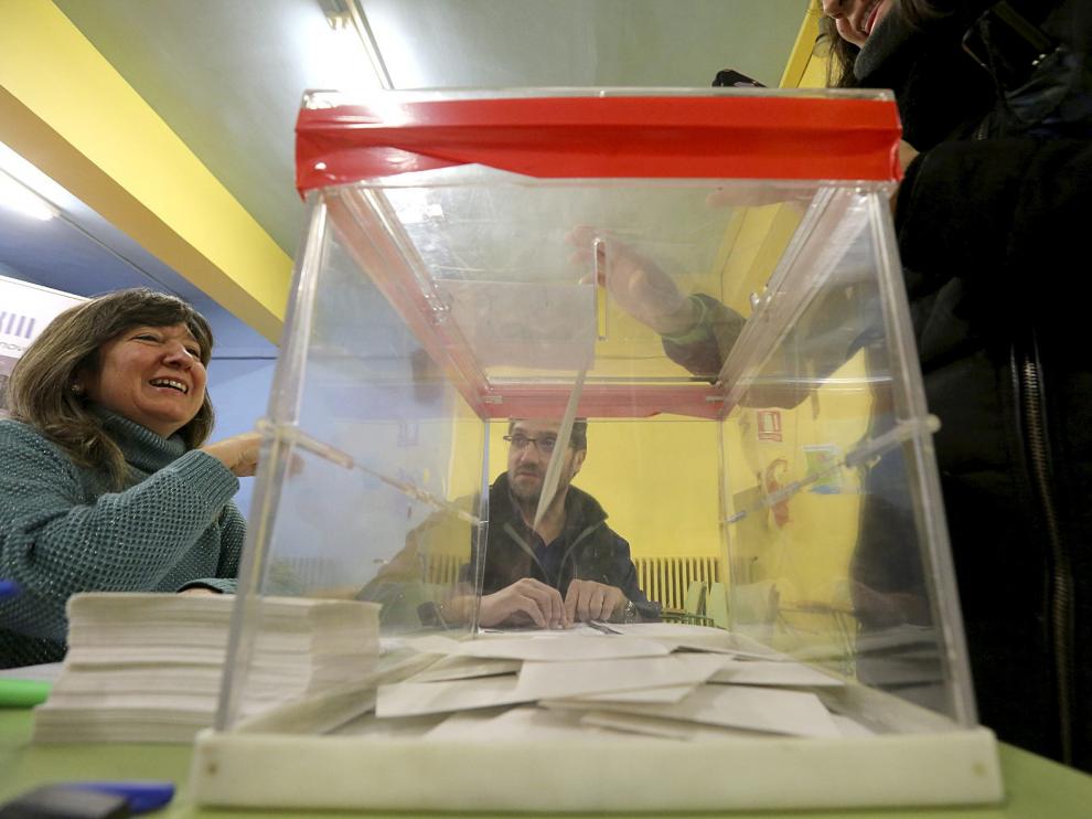 Los colegios aragoneses viven hoy el último día de votaciones de la jornada continua