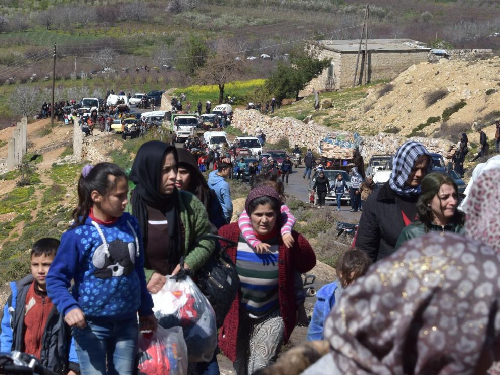 Huida masiva de civiles de la ciudad siria de Afrín, en la que se ha producido el ataque.