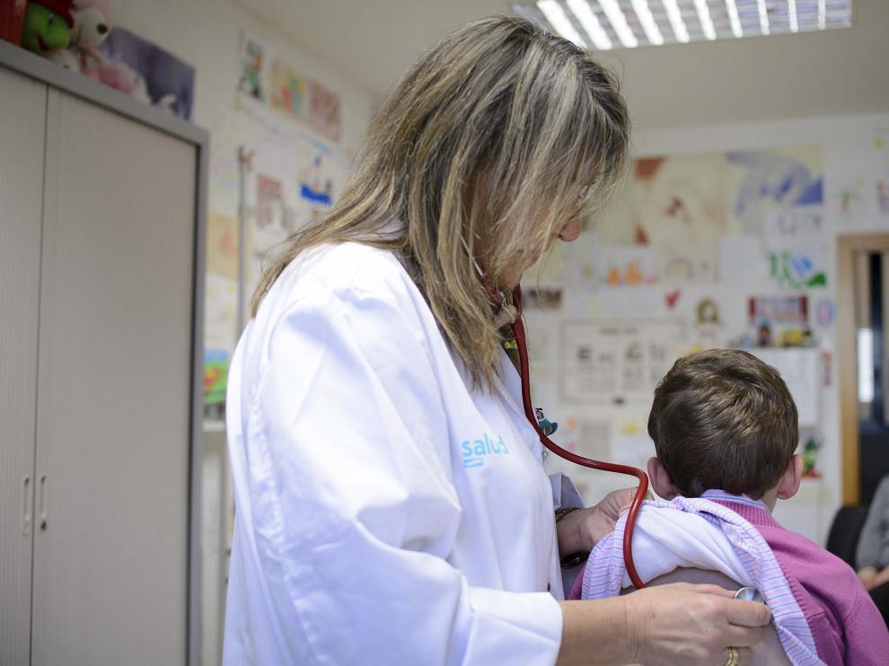 El 14% de las plazas de pediatría en Aragón están cubiertas por médicos de familia.