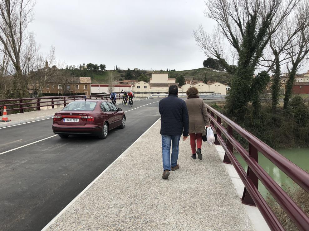 Barbastro estrena la ronda norte para descongestionar el tráfico del centro.