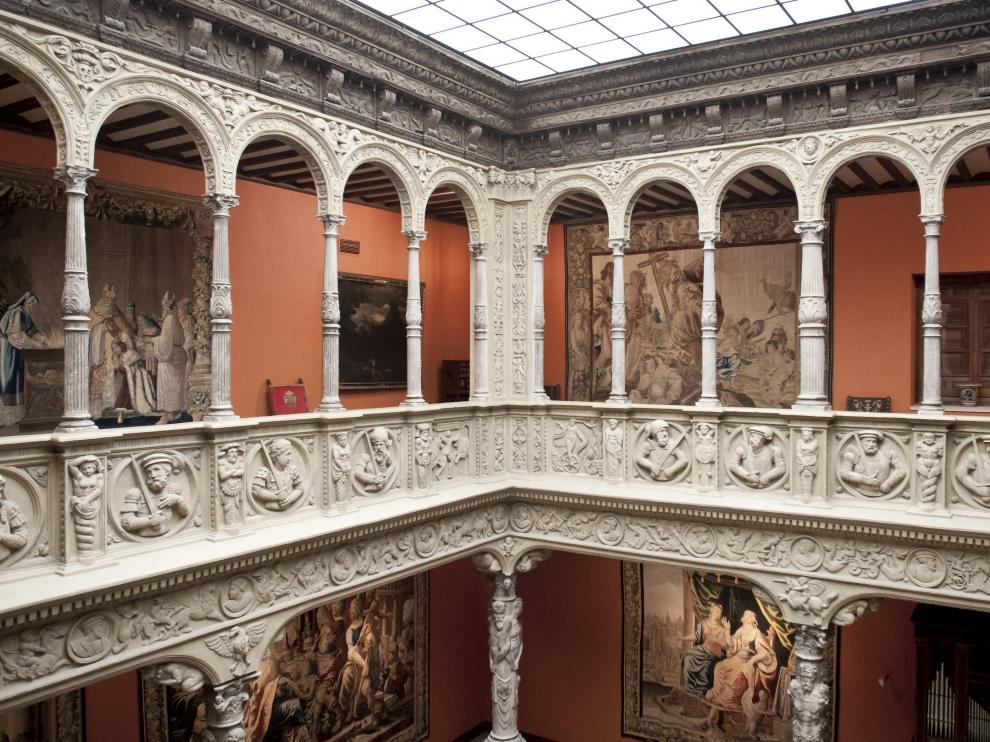 En 1957, Ibercaja adquirió el Patio de la Infanta. Luego lo reconstruyó en su sede.
