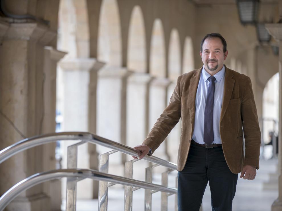 Ramón Millán, a las puertas de la Diputación Provincial.