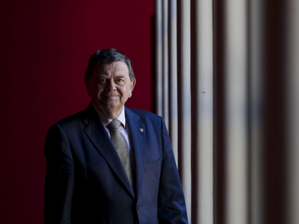 El exrector Manuel López, fotografiado en abril de 2017 en el Paraninfo de la Universidad de Zaragoza.