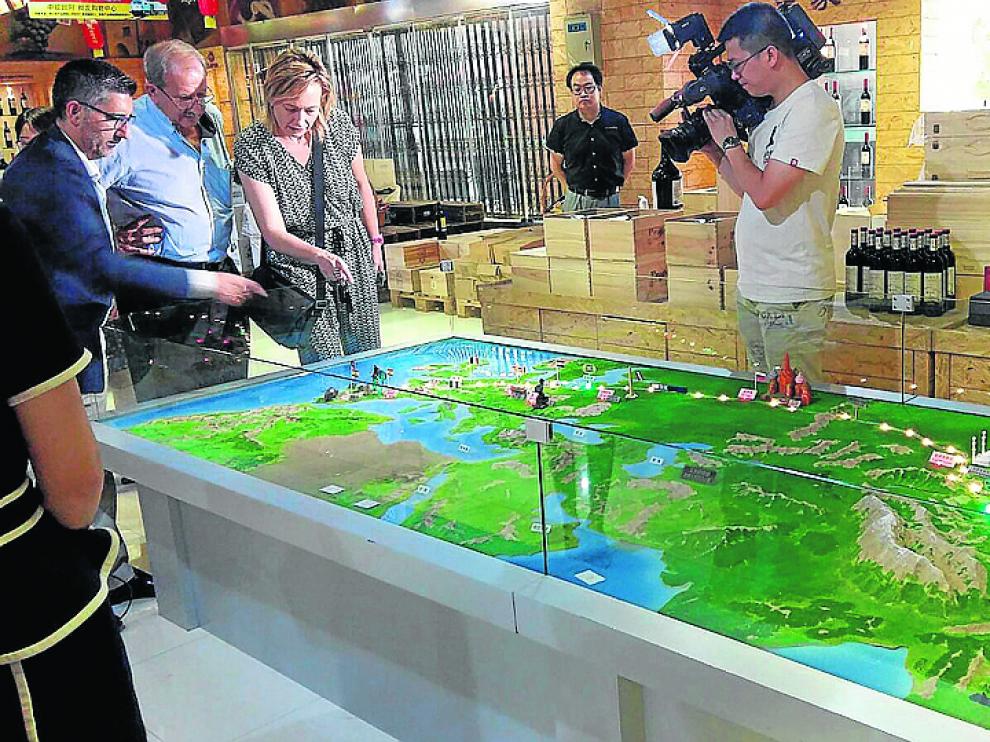 La consejera Marta Gastón en su visita a Yiwu.