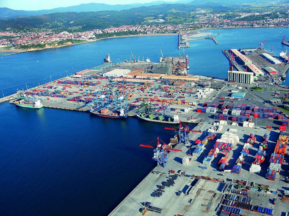 Terminal de contenedores en el Puerto de Bilbao.
