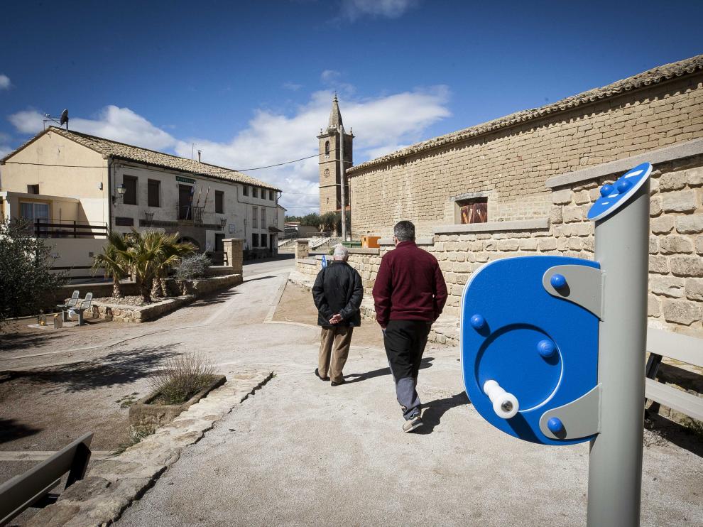 Los dos últimos alcaldes de Marracos hasta la fecha, Eduardo López (delante) y Antonio Artaso (el actual), detrás.