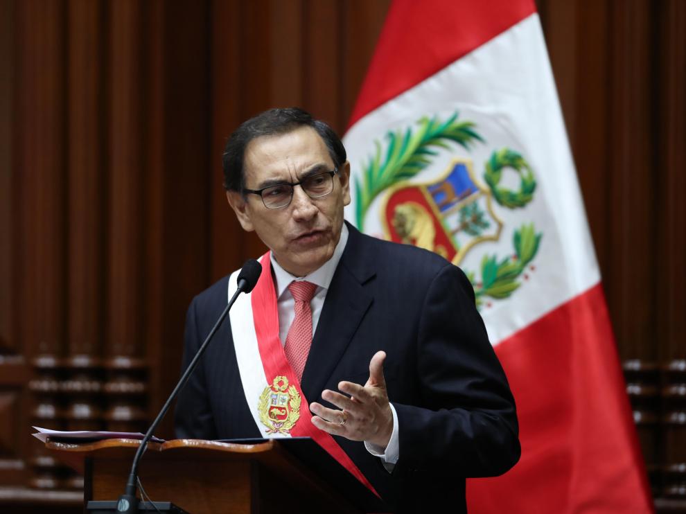 Martín Vizcarra, nuevo presidente de Perú, jurando su cargo.