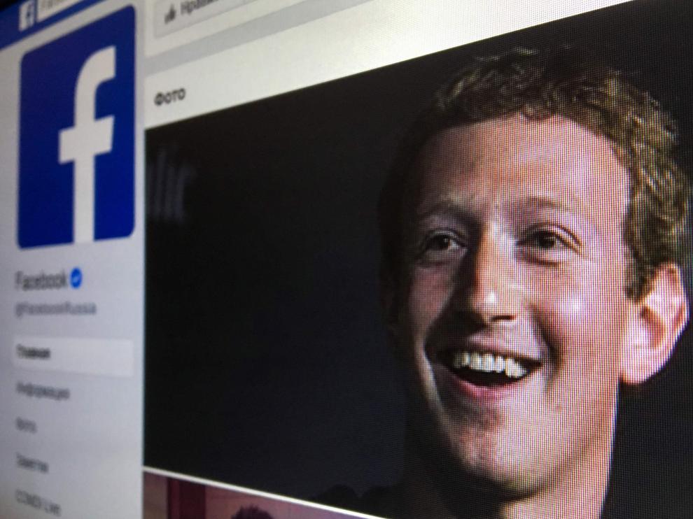 El creador de Facebook pide perdón por la crisis de Cambridge Analytica
