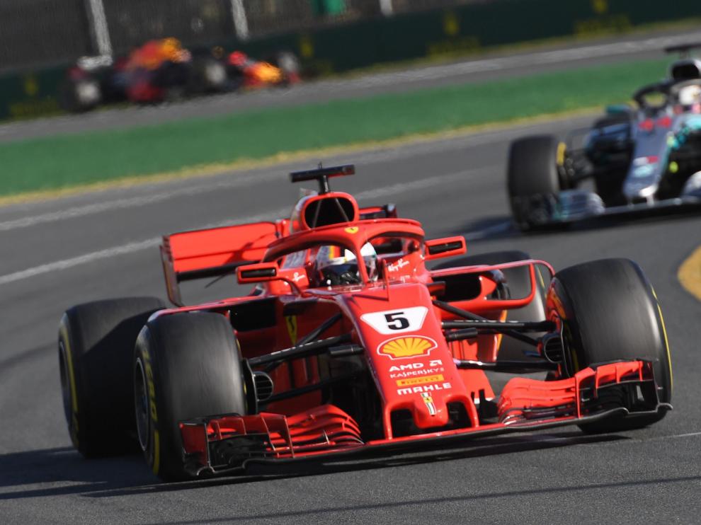 Vettel gana el Gran Premio de Australia al superar a Hamilton y Alonso logra un quinto puesto