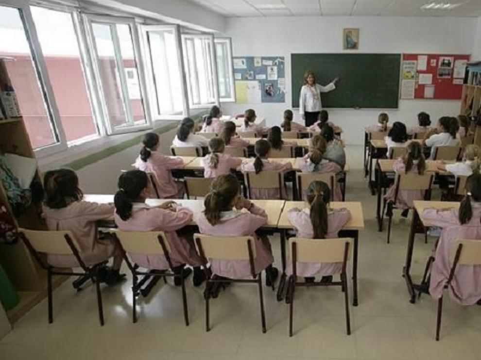 Una clase en un centro privado para niñas.