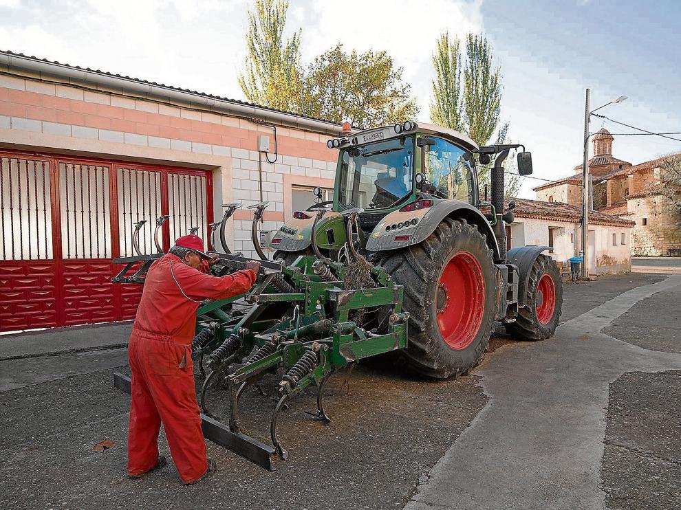 Hay agricultores que alargan su actividad pasadas los 65 años.