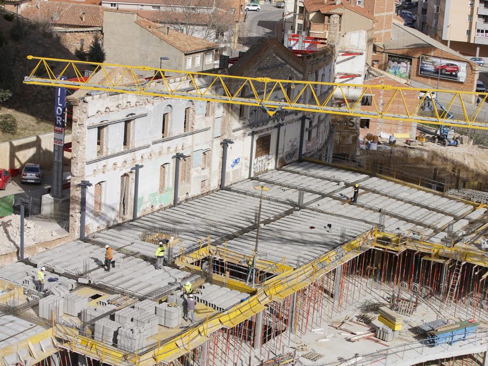 En el proyecto, solo se conserva en pie la fachada modernista del antiguo asilo.