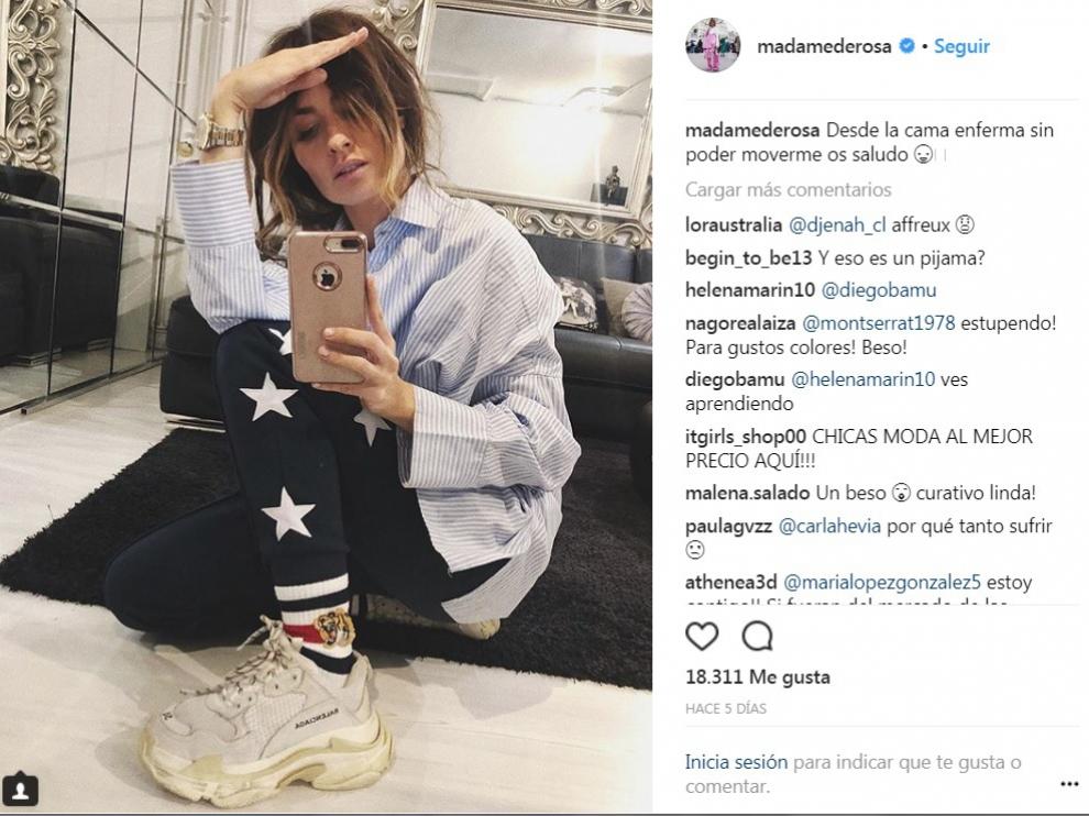 La 'influencer' Madame de Rosa luciendo las zapatillas de Balenciaga.