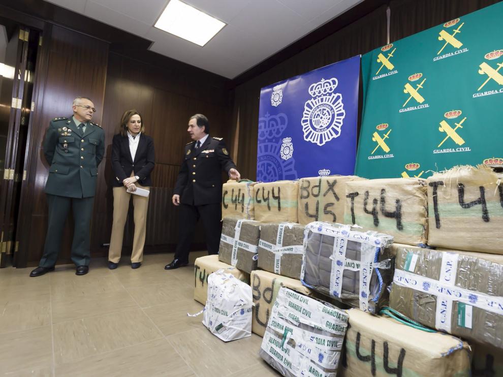 Los fardos con 668 kilos de hachís intervenidos en la operación conjunta de Policía y Guardia Civil.